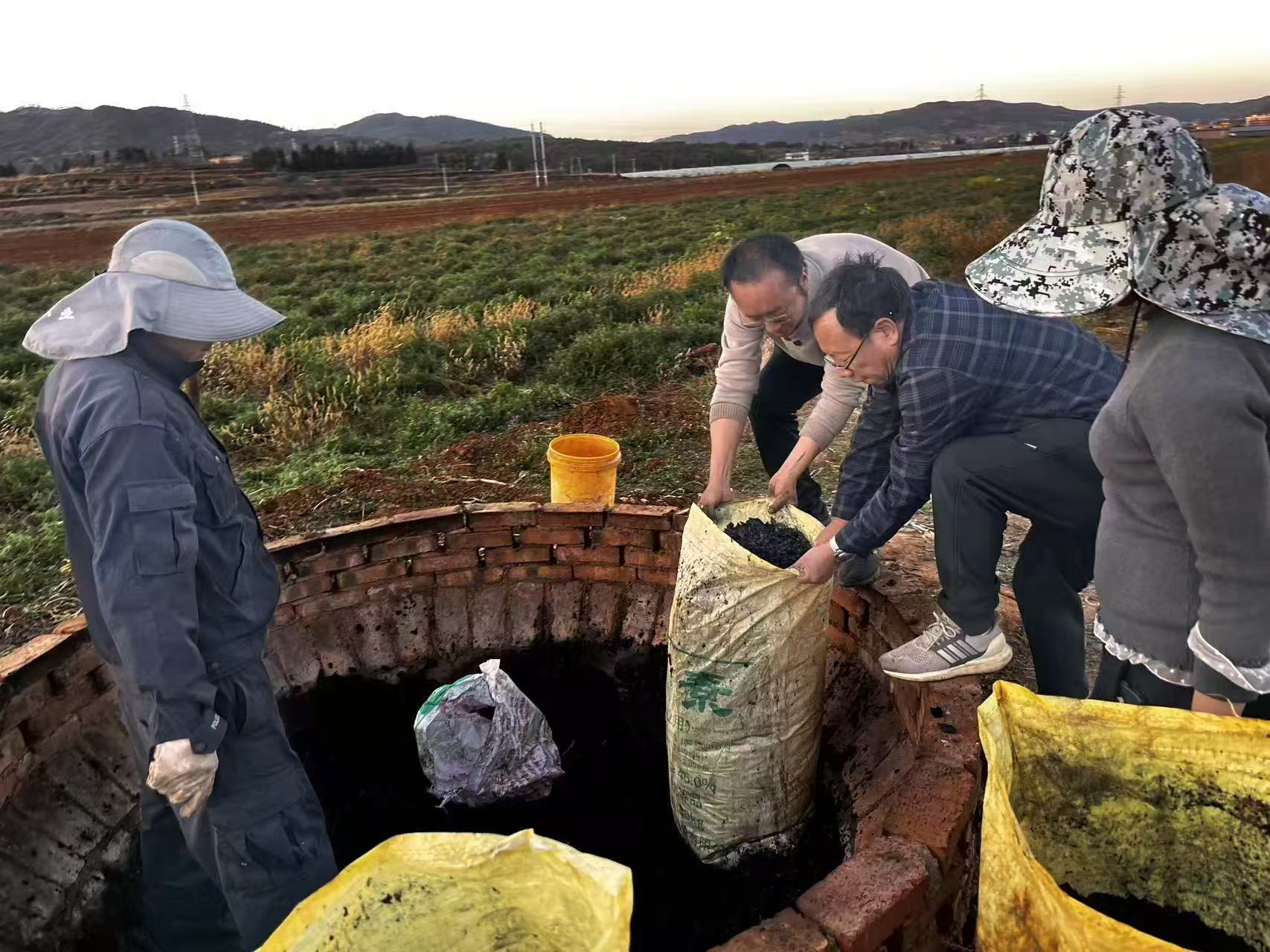 伟德官网科技特派员暨农学会科技下乡活动走进宣威